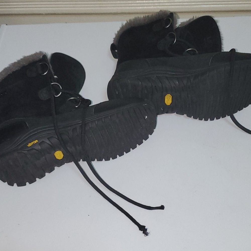 Uggs - Picture 2 of 5